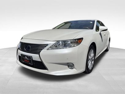 Used 2013 Lexus ES 300h w/ Luxury Pkg