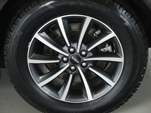 Certified 2022 Lincoln Nautilus AWD image 39