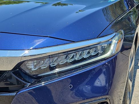 Used 2018 Honda Accord Touring image 10