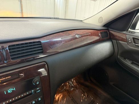 Used 2009 Chevrolet Impala LT FWD image 12
