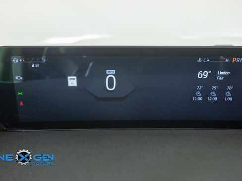 Used 2025 Ford Expedition Tremor AWD/4WD image 16