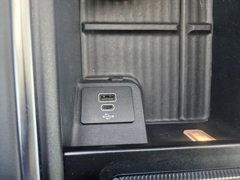 Used 2025 Ford Expedition Active RWD image 19