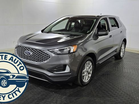 Used 2024 Ford Edge SEL image 3