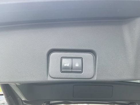 Used 2024 Nissan Rogue SV FWD image 13