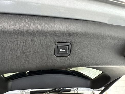 Used 2020 Buick Enclave Essence AWD/4WD image 12