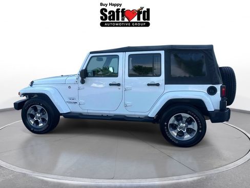 Used 2018 Jeep Wrangler Unlimited Sahara w/ Connectivity Group AWD/4WD image 4