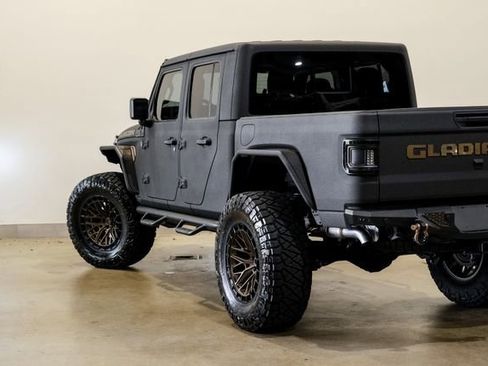 Used 2025 Jeep Gladiator Rubicon w/ Safety Group AWD/4WD image 46