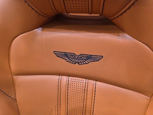 Used 2022 Aston Martin V8 Vantage Roadster image 5