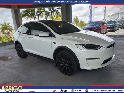 Used 2022 Tesla Model X Plaid image 1
