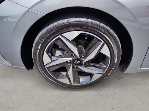 Used 2023 Hyundai Elantra Limited w/ Cargo Package FWD image 9