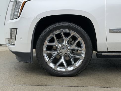 Used 2018 Cadillac Escalade ESV Premium Luxury image 10