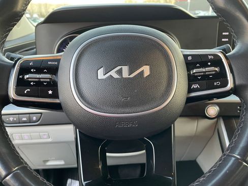 Used 2023 Kia Carnival LX image 28