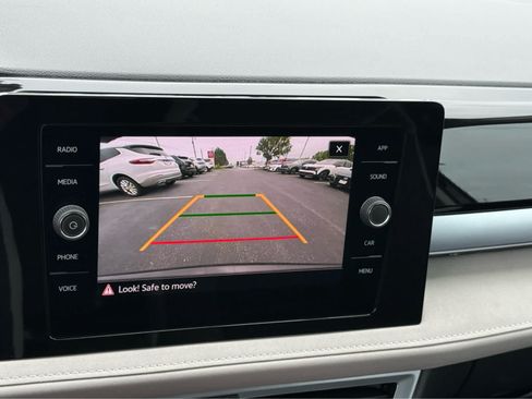 Used 2025 Volkswagen Taos SE FWD image 29