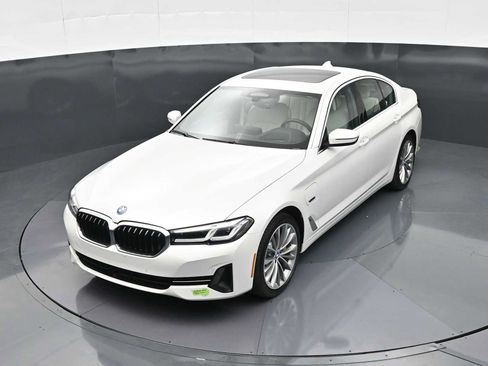 Used 2023 BMW 530e xDrive w/ Executive Package AWD/4WD image 17