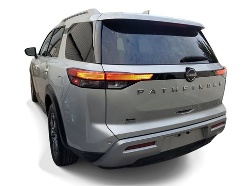 Used 2025 Nissan Pathfinder SL FWD image 3
