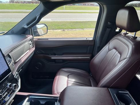 Used 2024 Ford Expedition Limited image 22