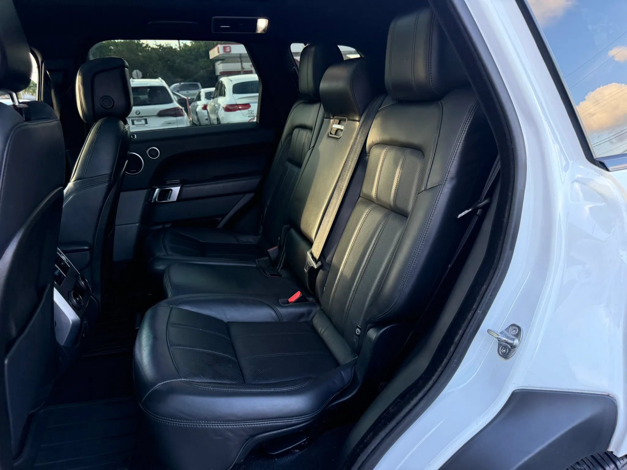 Used 2018 Land Rover Range Rover Sport HSE AWD/4WD image 18