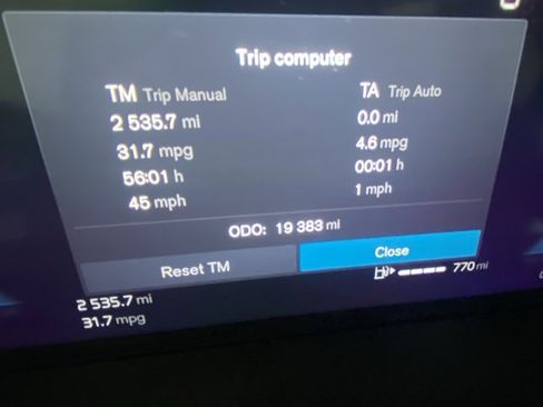 Used 2025 Volvo XC60 B5 Plus image 17