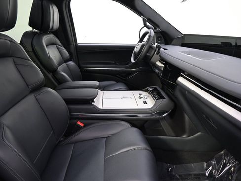 New 2025 Lincoln Navigator L Reserve w/ Jet Appearance Package image 16