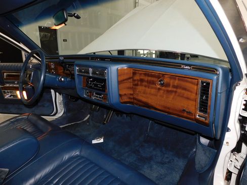 Used 1988 Cadillac Brougham image 25