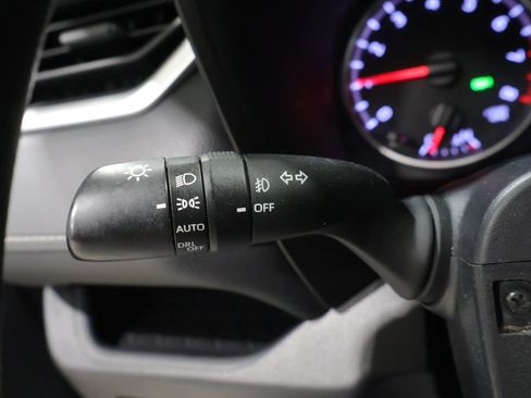 Used 2019 Toyota RAV4 XLE AWD/4WD image 35