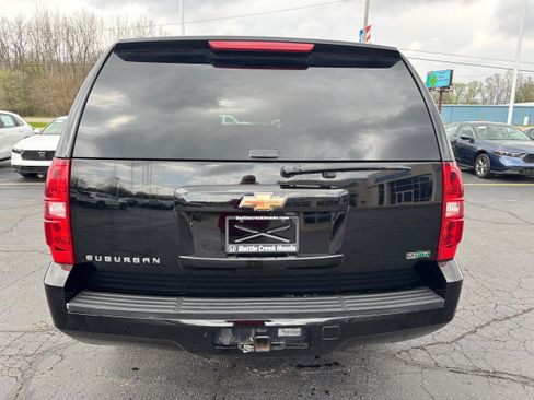 Used 2010 Chevrolet Suburban LS RWD image 7