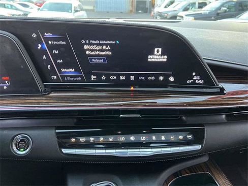 Used 2022 Cadillac Escalade ESV Premium Luxury image 23