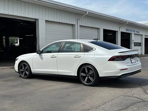 Used 2023 Honda Accord Sport image 3