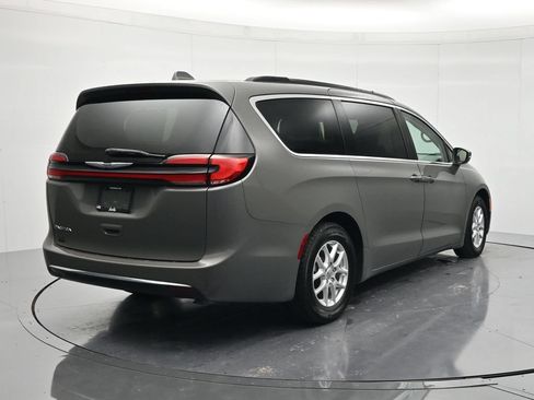 Used 2022 Chrysler Pacifica Touring-L FWD image 5