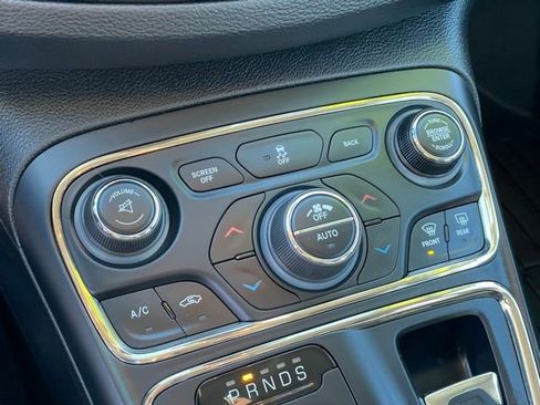 Used 2015 Chrysler 200 C w/ Navigation & Sound Group I image 19