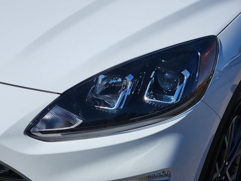 Used 2022 Ford Escape SEL w/ Technology Package image 9