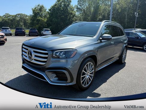 Used 2025 Mercedes-Benz GLS 450 4MATIC image 4