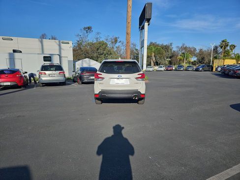 Used 2023 Subaru Forester Premium image 6