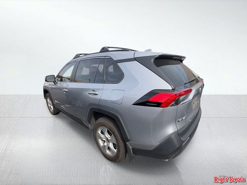 Used 2021 Toyota RAV4 XLE w/ Convenience Package image 3