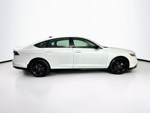 Used 2025 Honda Accord SE image 10