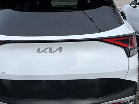 Used 2025 Kia Sportage LX image 4