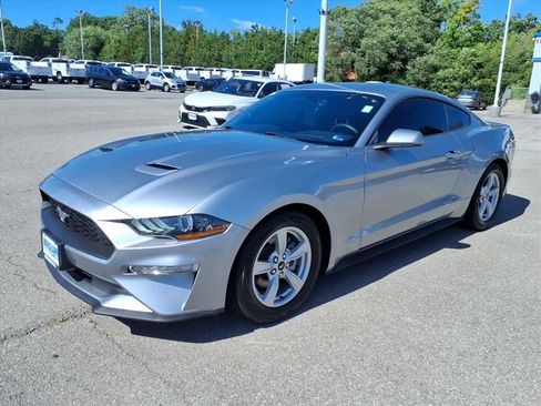 Used 2020 Ford Mustang Coupe RWD image 8