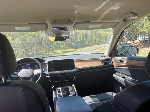 Used 2025 Volkswagen Atlas SE image 10