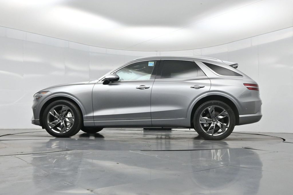 Used 2025 Genesis Electrified GV70 w/ Prestige Package AWD/4WD image 4