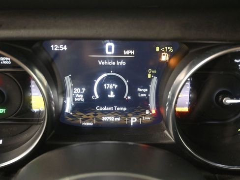 Used 2023 Jeep Wrangler Unlimited Sahara w/ Cold Weather Group AWD/4WD image 17
