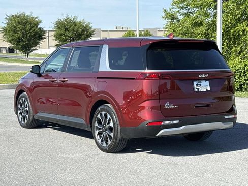 Used 2024 Kia Carnival EX FWD image 27