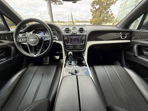 Used 2020 Bentley Bentayga image 4