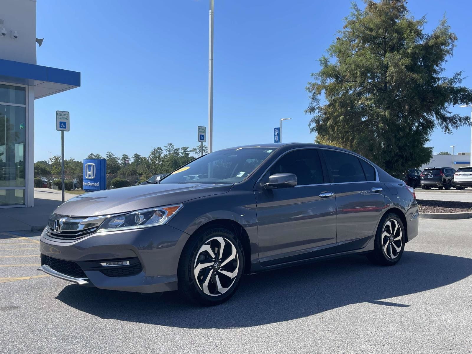 Used 2017 Honda Accord EX image 3