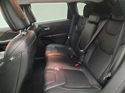 Used 2020 Jeep Cherokee Latitude Plus FWD image 18