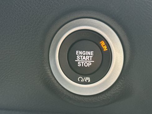 Used 2025 Chrysler Pacifica Select FWD image 20