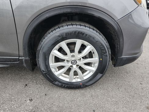 Used 2020 Nissan Rogue SV image 12