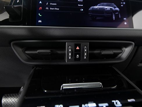 Certified 2026 Porsche Cayenne Coupe AWD/4WD image 28