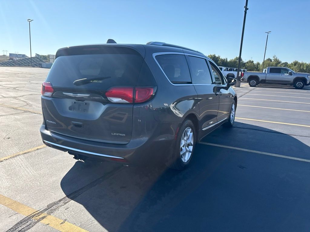 Used 2020 Chrysler Pacifica Limited w/ Advanced Safetytec Group FWD image 14
