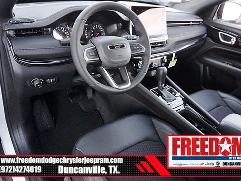 New 2026 Jeep Compass Latitude image 10