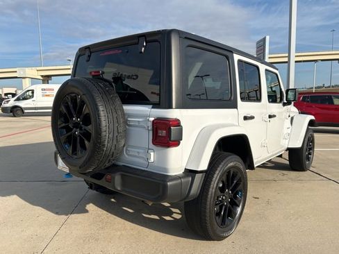 Used 2023 Jeep Wrangler Unlimited Sahara image 14